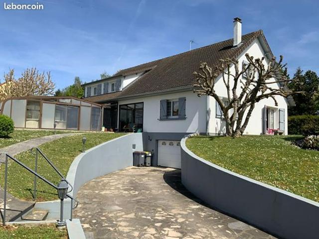 Maison 9 pièces 323 m²