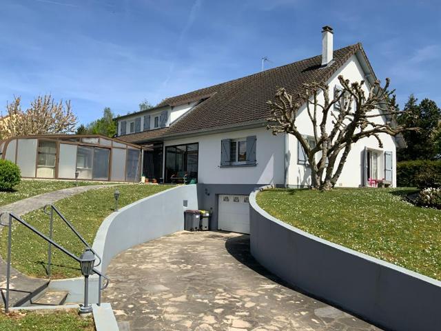 Maison 9 pièces 323 m²