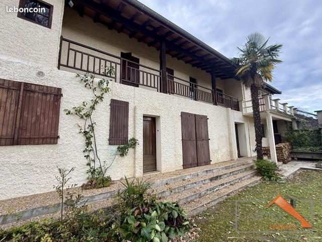 Maison 9 pièces 334 m²