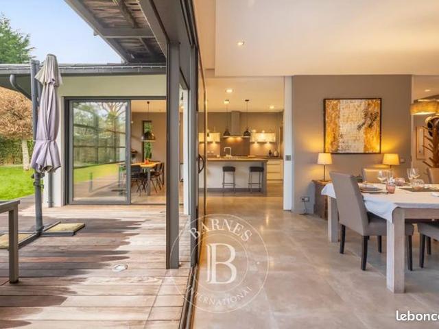 Maison 9 pièces 335 m²