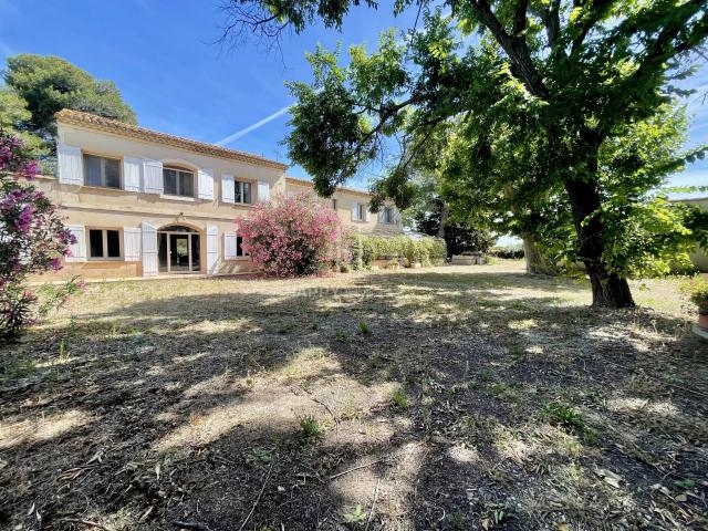Maison 9 pièces 335 m²