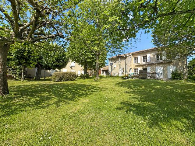 Maison 9 pièces 335 m²