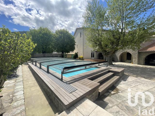 Maison 9 pièces 335 m²