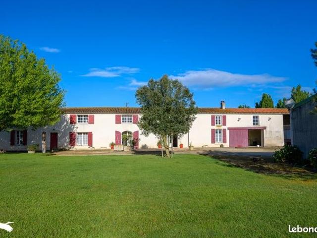 Maison 9 pièces 336 m²