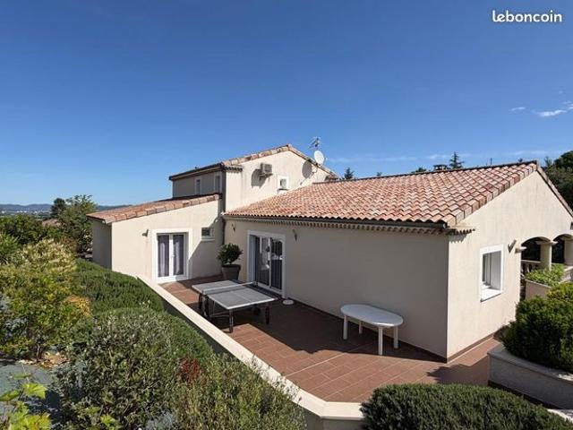 Maison 9 pièces 338 m²