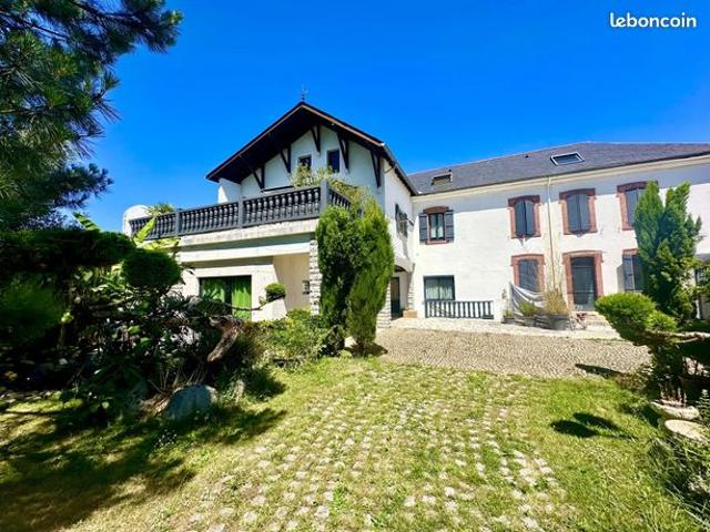 Maison 9 pièces 330 m²