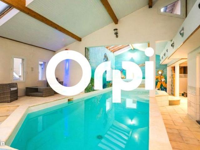 Maison 9 pièces 330 m²