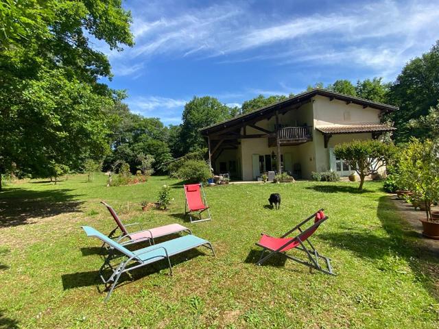 Maison 9 pièces 330 m²