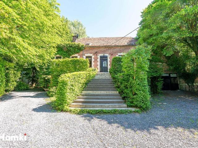 Maison 9 pièces 330 m²
