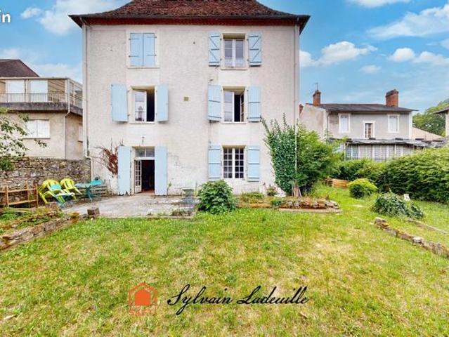 Maison 9 pièces 330 m²
