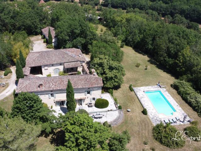 Maison 9 pièces 330 m²