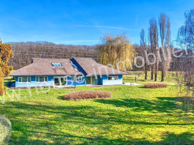 Maison 9 pièces 330 m²
