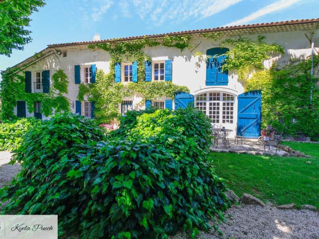 Maison 9 pièces 330 m²
