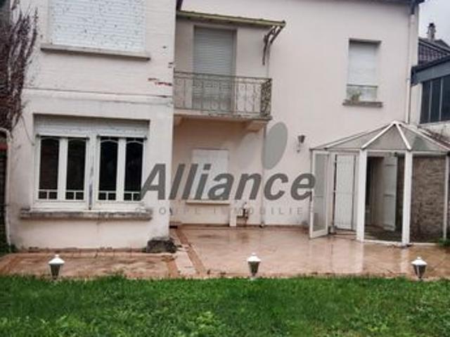 Maison 9 pièces 330 m²