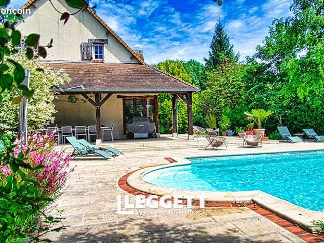 Maison 9 pièces 330 m²