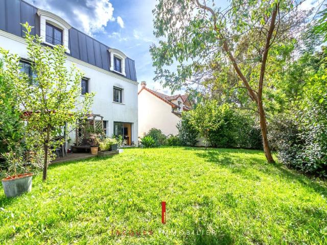 Maison 9 pièces 330 m²