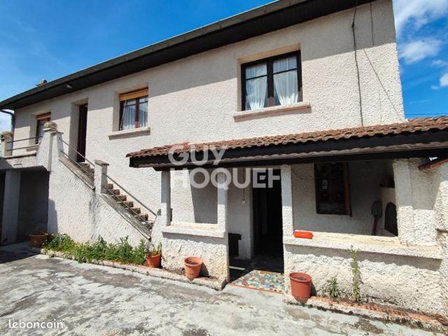 Maison 9 pièces 330 m²