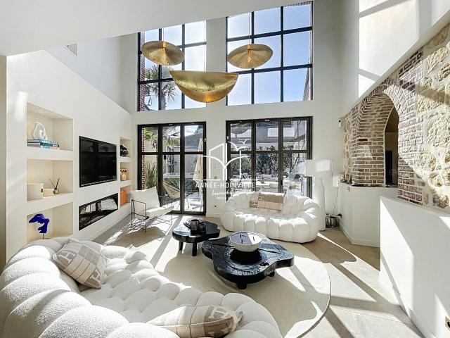 Maison 9 pièces 330 m²
