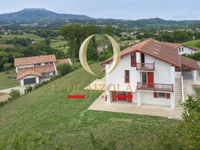 Maison 9 pièces 331 m²