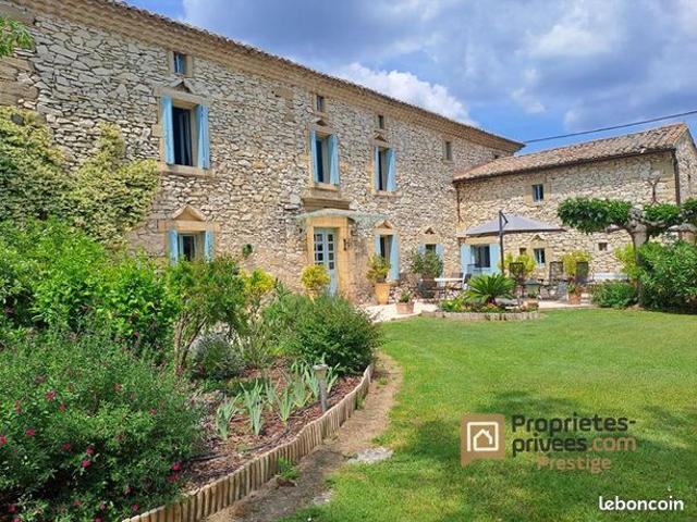 Maison 9 pièces 331 m²