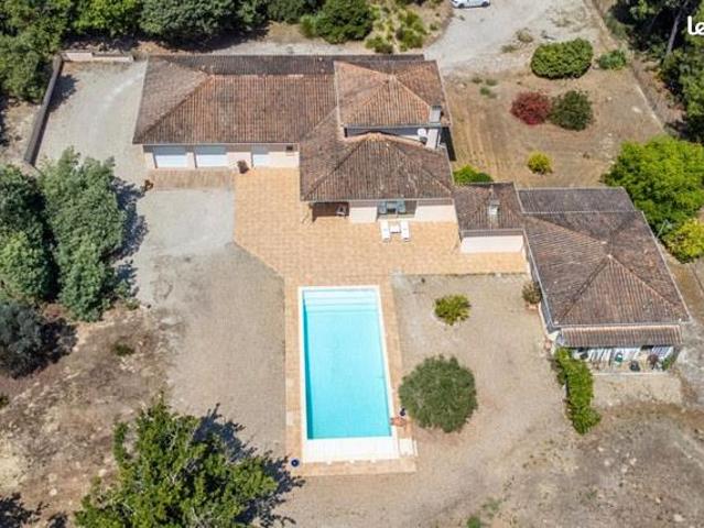 Maison 9 pièces 332 m²