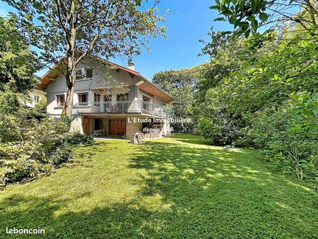 Maison 9 pièces 332 m²