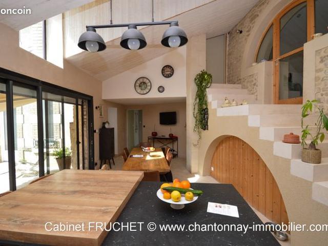 Maison 9 pièces 345 m²