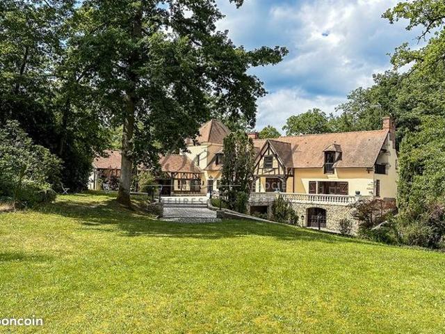 Maison 9 pièces 345 m²