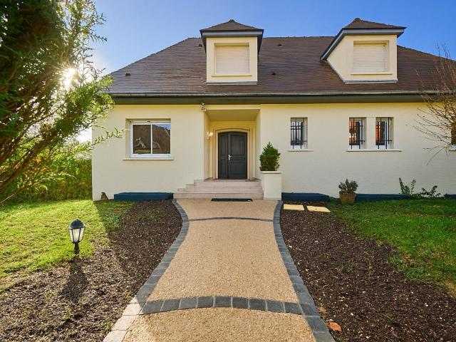 Maison 9 pièces 345 m²
