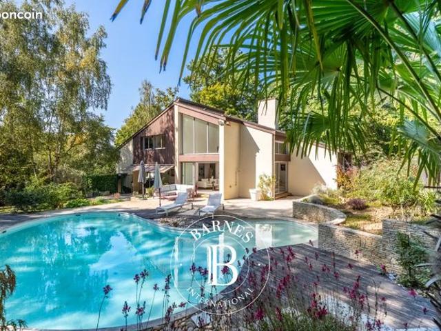 Maison 9 pièces 345 m²