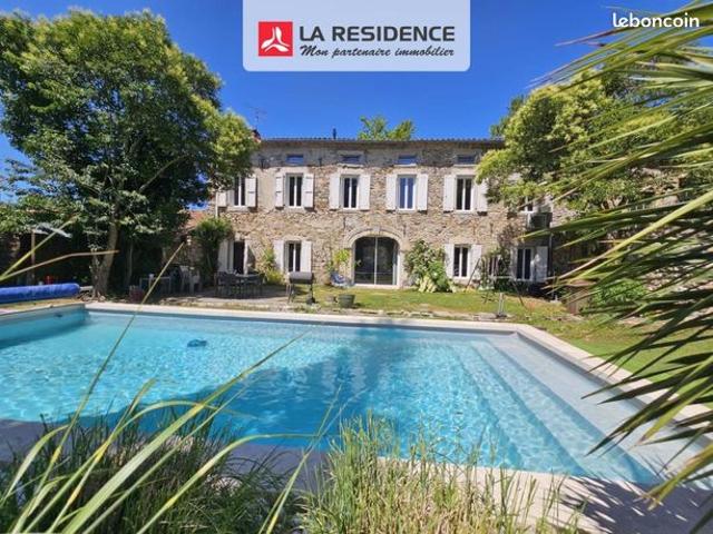 Maison 9 pièces 345 m²
