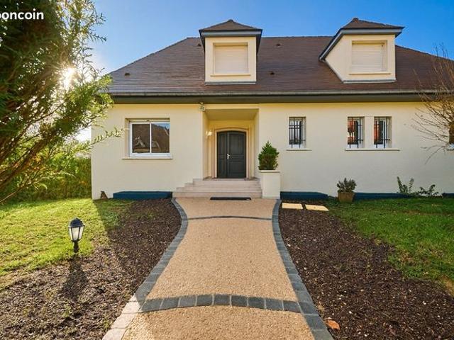 Maison 9 pièces 345 m²