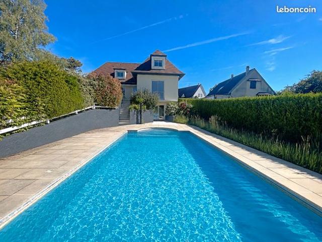 Maison 9 pièces 345 m²