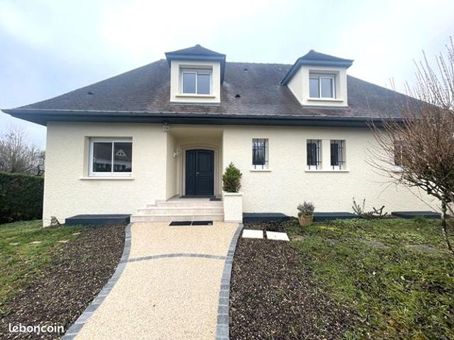 Maison 9 pièces 345 m²