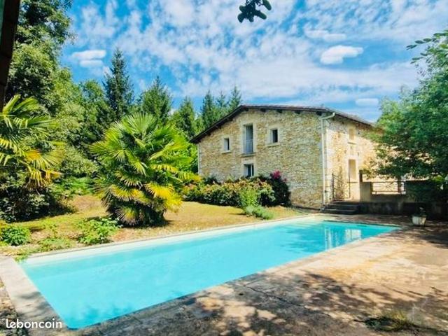 Maison 9 pièces 346 m²