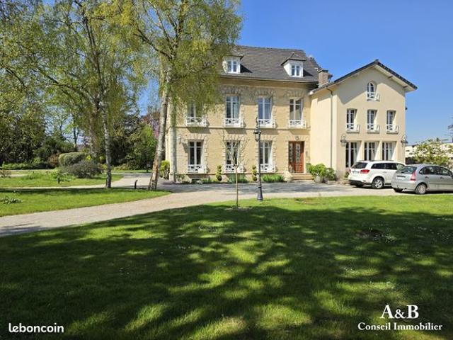 Maison 9 pièces 347 m²