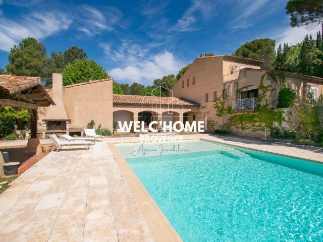 Maison 9 pièces 348 m²