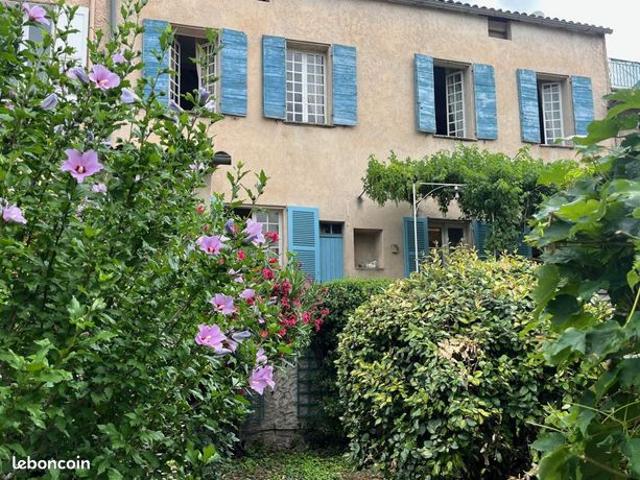 Maison 9 pièces 340 m²