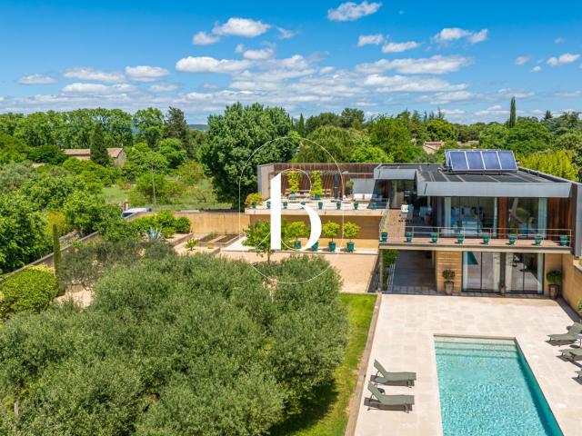 Maison 9 pièces 340 m²