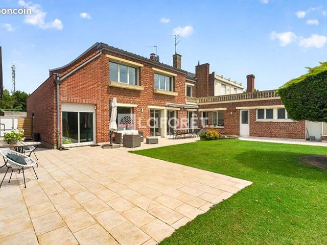 Maison 9 pièces 340 m²