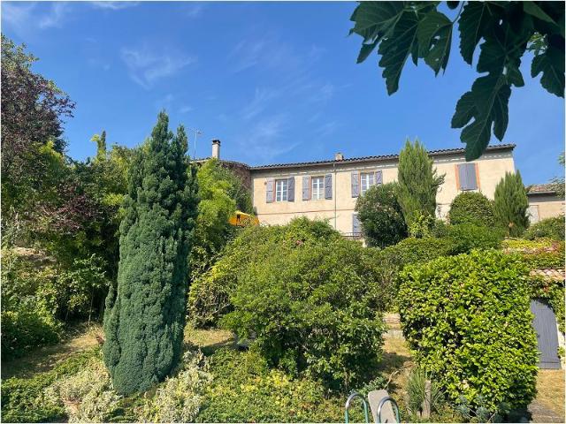 Maison 9 pièces 340 m²