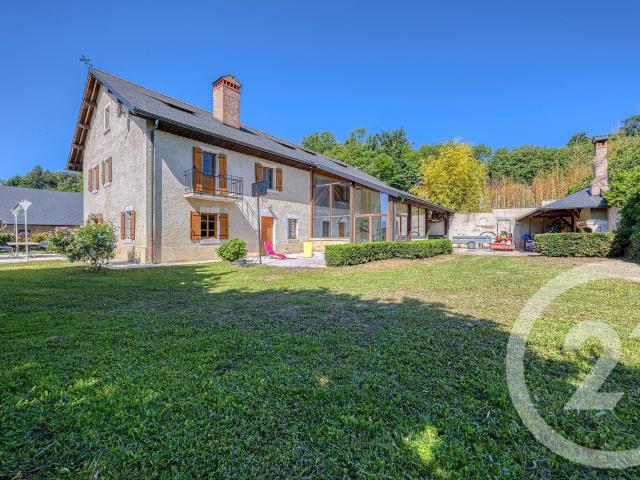Maison 9 pièces 341 m²