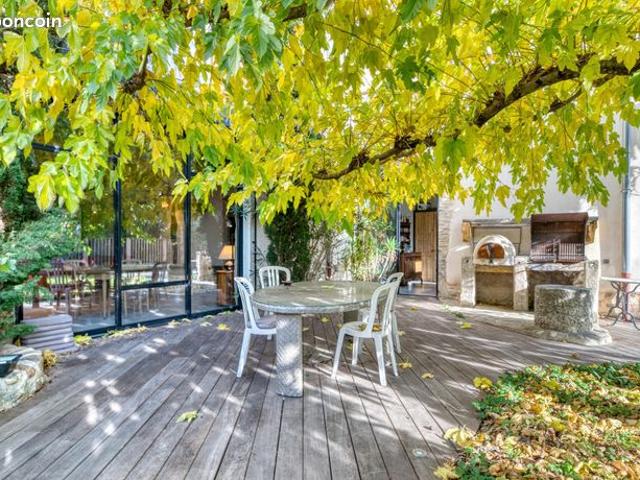 Maison 9 pièces 342 m²