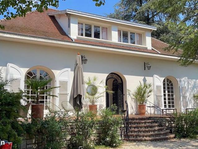 Maison 9 pièces 342 m²