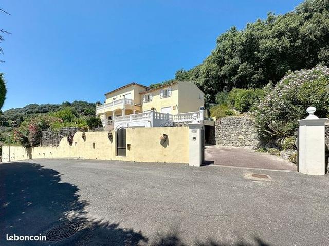 Maison 9 pièces 342 m²