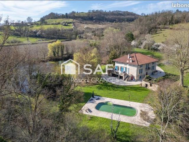 Maison 9 pièces 343 m²