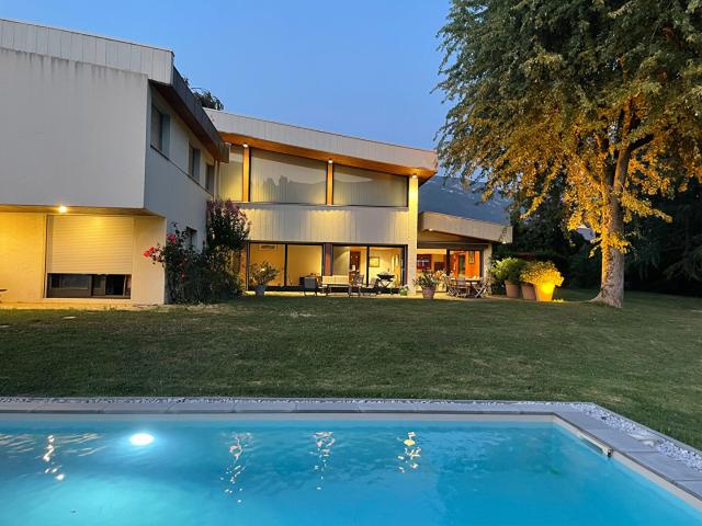 Maison 9 pièces 343 m²
