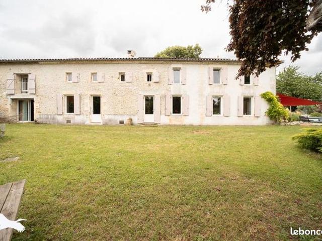 Maison 9 pièces 354 m²