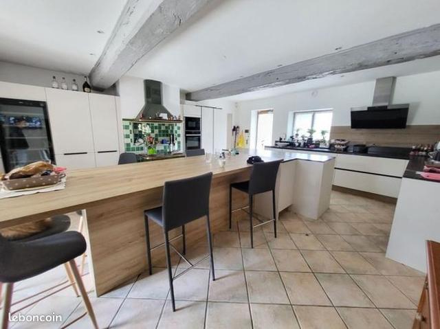 Maison 9 pièces 358 m²