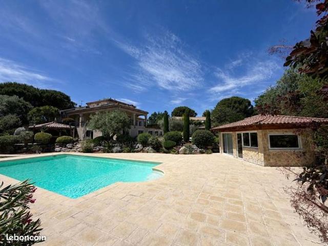 Maison 9 pièces 358 m²